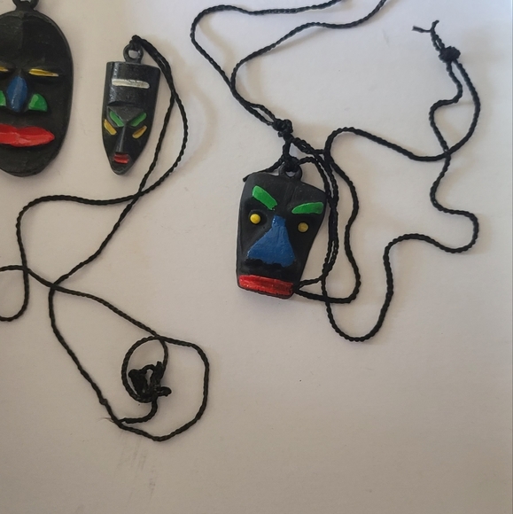 Lot of 3 1930s Polynesian Maori Mask Pendants - Picture 6 of 7